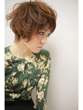 オーバーキャプテンネイキッド(OVER CAPTAIN NAKED) 束感スモーキーショート