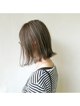 エミュー(emu by Amitie) 外はねアレンジ×ミルクティーベージュ