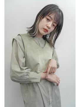 シア(sia) インナーカラー/ペールベージュ/外ハネボブ/セクションカラー