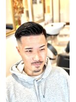 レガーレ(Legare)&nbsp;スキンフェードサイドスウェー　　barberスタイル