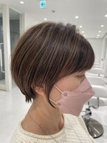 ウル(uru)&nbsp;☆お客様style☆白髪ぼかしハイライト　前下がりミニショート