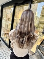 エスト 小倉(est)&nbsp;ハイライト/20代30代40代/ブリーチ/ミルクティーカラー/ロング