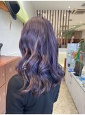 ロングスタイルのビビットバイオレット