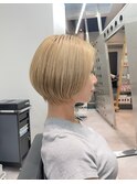クールショート小顔ショート愛されショートホワイトグレージュ