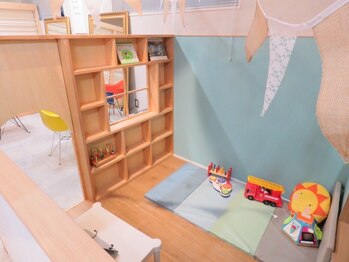 アトリエ(atelier.)の写真/神戸三宮で人気の美容院＊キッズスペースあり◎安心して通える空間をご提供♪親子セットクーポンもご用意◎
