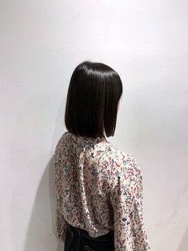 ムク(Muku) 切りっぱなしワンレン内巻きボブ