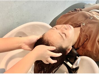 ヘア カシータ(Hair Casita)の写真/《本格ヘッドスパ導入店》バリ式技術とアロマテラピーを掛け合わせた特別なヘッドスパで地肌から美しい髪へ