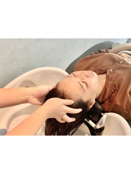 《本格ヘッドスパ導入店》バリ式技術とアロマテラピーを掛け合わせた特別なヘッドスパで地肌から美しい髪へ