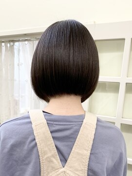 ティーズヘアイナガキイヴピアジェ 丸み__ツヤ髪_前下がりボブ