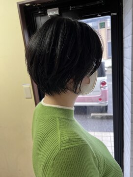 ハピネス クローバー 学園前店(Happiness CLOVER) 丸みショート/前髪/顔周りカット/濱崎優/白髪ぼかし