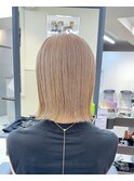 ホワイトベージュ/ブリーチ2回/切りっぱなし/外はね