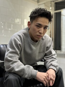 メリケンバーバーショップ フクオカ(MERICAN BARBERSHOP FUK) 波巻き束感ショートツーブロックマッシュアップバングコンマヘア