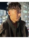 刈り上げツーブロックスパイラルパーマ無造作メンズヘア