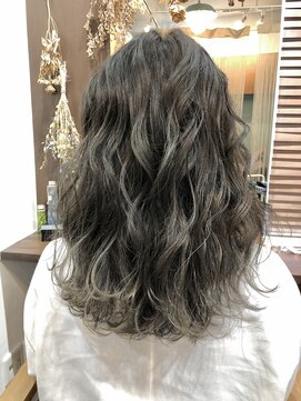 ルアン(Luan) オリーブカラー