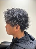 大人パーマスタイル。
