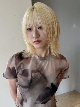 デコ(DECO) blond hush-cut bob