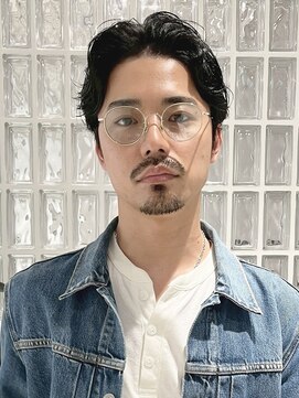 テクネ 天神大名(techne) 天神大名シャドウパーマスパイラルパーマセンターパートウルフ