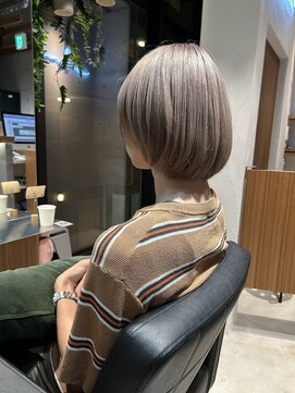 ハイトーングレージュボブ