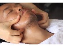 ヘッドスパ、顔ツボマッサージ人気◎高い技術をお手頃に<理容室>