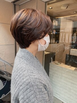 ゼンコー キチジョウジ シェール(ZENKO KICHIJOJI chere) 丸みショート×ハイライトをプラスしたグレイカラー［廣瀬晴菜］