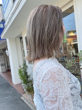 ヘアーエポック(hair epoque) ワンカールで大人かわいいミディアムレイヤーくすみベージュ小顔