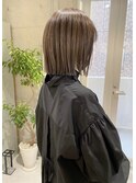 切りっぱなしボブとハイライトグレージュ
