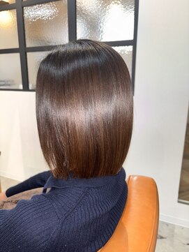 コンフィ(Comfy) ナチュラルボブ×外ハネボブ×ツヤサラストレート×20代30代40代