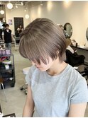 ミルクティーベージュ/グレージュ/ブリーチ/ケアブリーチ/表参道