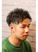 アップバングとツーブロックで男らしさが映える形状記憶パーマ