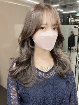 フォンズ(FONS) 小顔に見せる韓国ヘア くびれヘア流れる顔まわり シアーブラウン