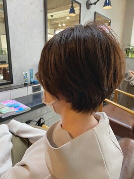 ブルー 青葉台(BLUE) ふんわりショートヘア