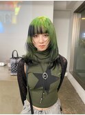 グリーン×ブラックのデザインシャギーヘア