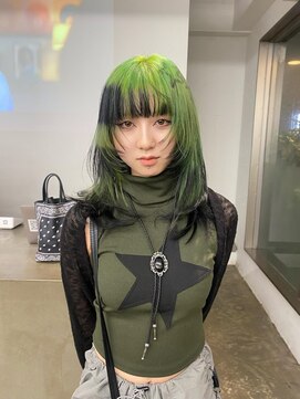 レコ 渋谷(LECO) グリーン×ブラックのデザインシャギーヘア