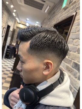 ミリオンバックス 御徒町店(Million Backs) サイドパート/フェード/バーバー<理容室>[メンズ/眉毛/バーバー]