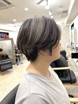 メモリーズ 銀座(Memories) 30代40代50代白髪ぼかし丸みショートくびれショート