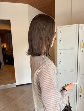 スリーバイザサロン(THREE by the salon) やわらかグレージュ