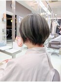 【大人可愛い20代30代40代】白髪ボカシアンブレラカラーショート
