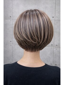 リトマス 二子玉川(litmus) 二子玉川/脱白髪染め/60代/スモーキーブラウン/ハッシュカット