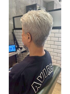アルフレッド 瑞穂店(alfRed) 自然な白髪が映える 大人のグレイショート
