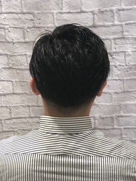 ミーティア バイ クアトロ(Meteor By QUATRO) 刈り上げオールバックスタイル