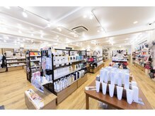 アロッタ(alotta)の雰囲気（5000点以上の美容専売品が並ぶ国内初のショップ併設店！）