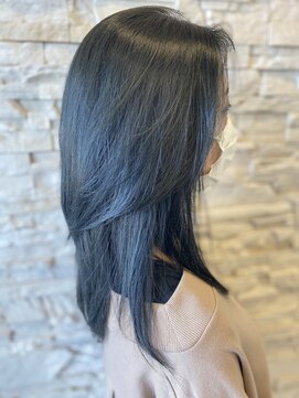 トータルビューティサロン シェリ(total beauty salon cheri) ディープブルー×レイヤーカット