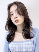 ミディアムフェイスレイヤーヘア_くすみブルーテラコッタ_8525