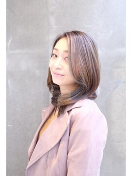 カエルムアヴェダ(CAELUM AVEDA) フェミニンに遊ぶ、大きめカール