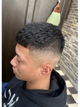 ミリオンバックス 御徒町店(Million Backs) クロップ/濡れパン/フェード<理容室>[メンズ/眉毛/バーバー]