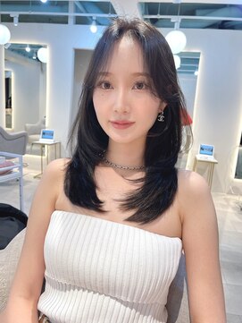 マインバイアフロートギンザ(MYNE by AFLOAT GINZA) レイヤーカットセミロング／プリカール/ウルフカット／アッシュ