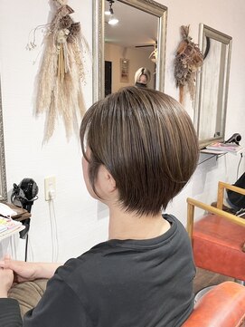 ヘアメイク アンフィ(amphi) ベージュで柔らかハンサムショート..~*＊.