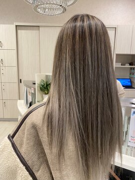 ビスイル 秋葉原店(Vis ill) グレージュベージュ白髪ぼかしストレートレイヤー小顔丸みボブ