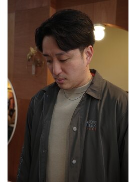 エディ(Edy) センターパートカルマヘアニュアンスパーマ刈り上げ眉毛カット