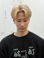 ジゼル(gisele)&nbsp;ナチュラルセンターパート×ブロンドカラー